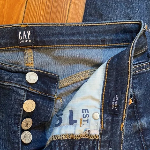 Gap True Skinny High Rise - Picture 2 of 2